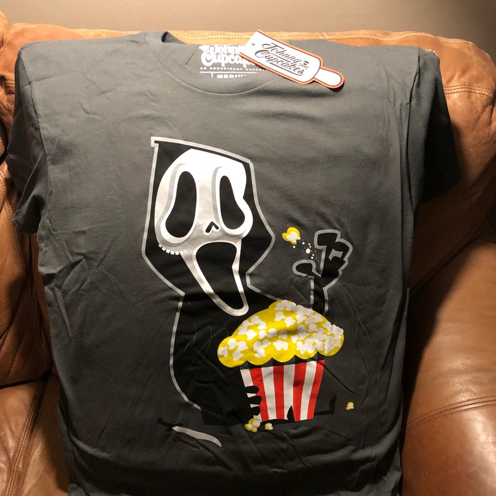 MENS Johnny Cupcakes T-Shirt!